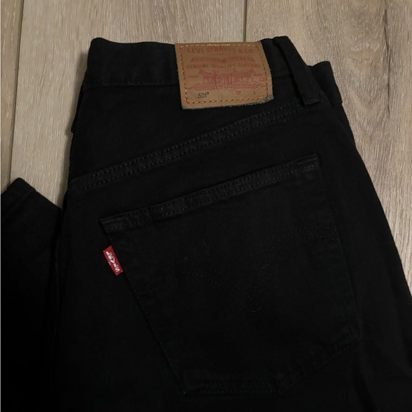 Levi’s Black 501 Crop Jeans - Picture 6 of 9